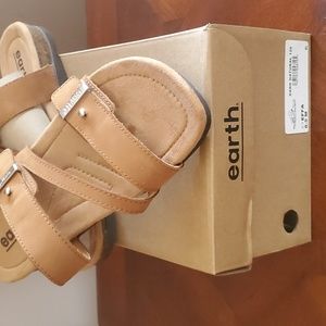 Earth Shoes Strappy Casual Slip-on Sandle